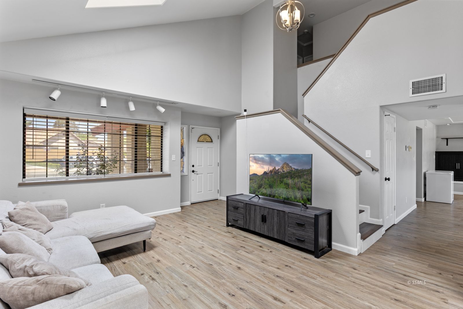217 West Yellowstone Place Ridgecrest, CA 93555 - Photo 8 of 40
