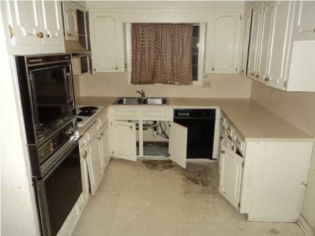 5129 Forest Hill Road Byram, MS 39272 - Photo 7 of 19 Kitchen