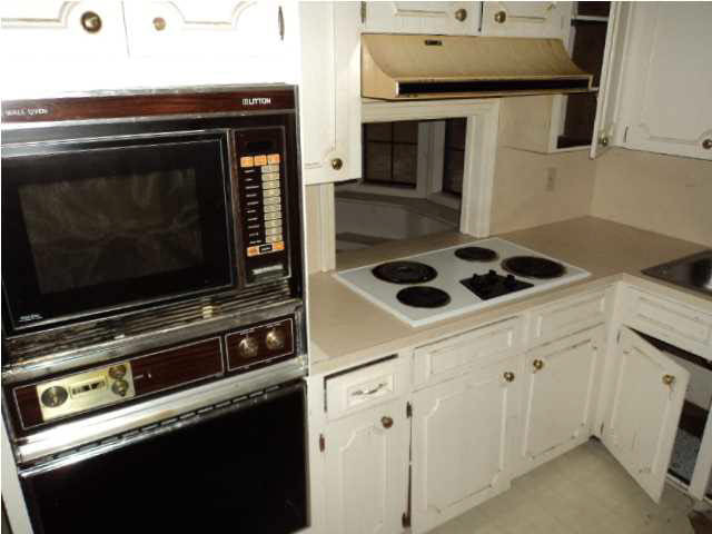 5129 Forest Hill Road Byram, MS 39272 - Photo 8 of 19 Cooktop and wall ovens