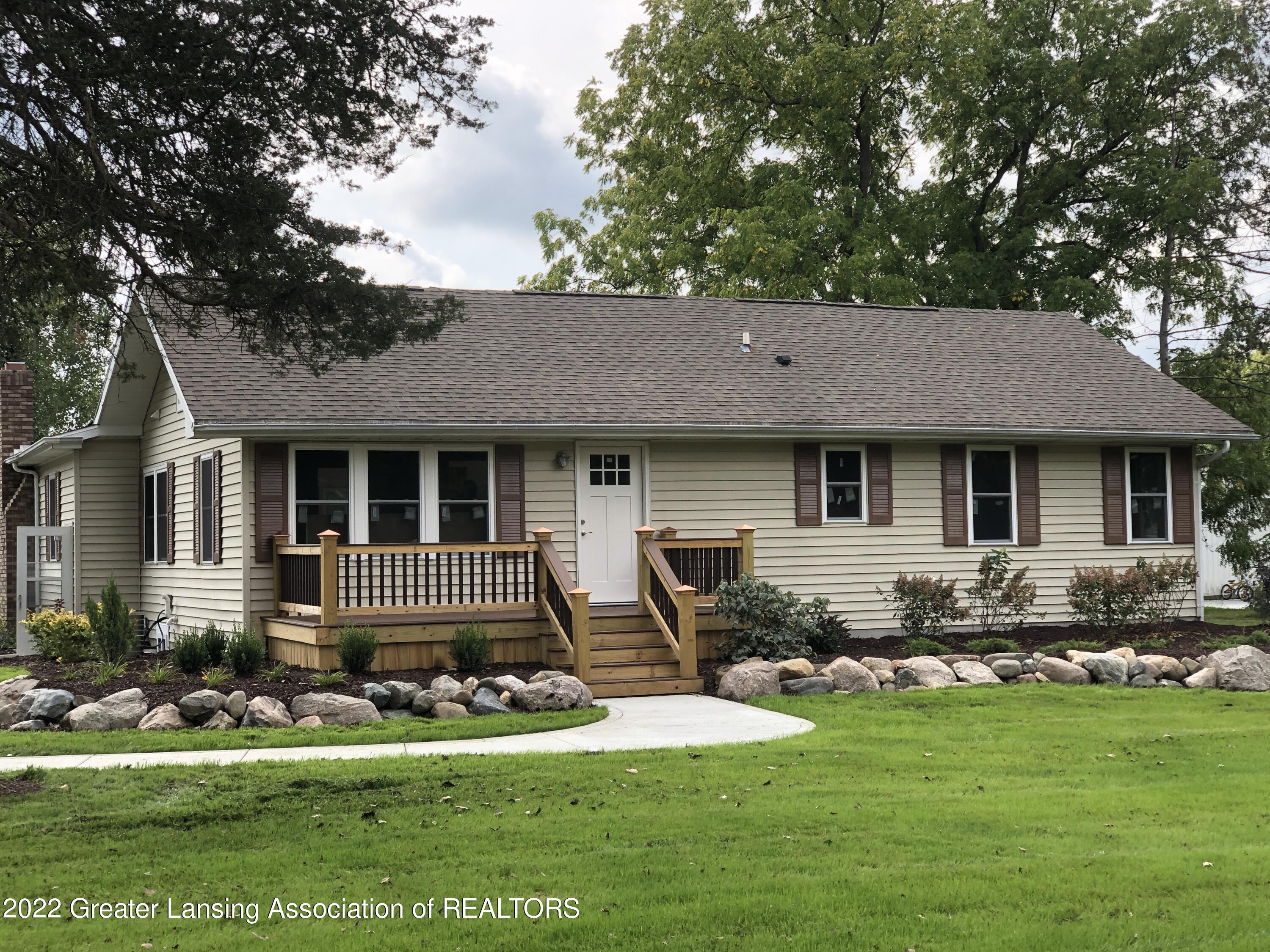 5681 McCue Road Holt, MI 48842 - Photo 2 of 3 IMG_6408