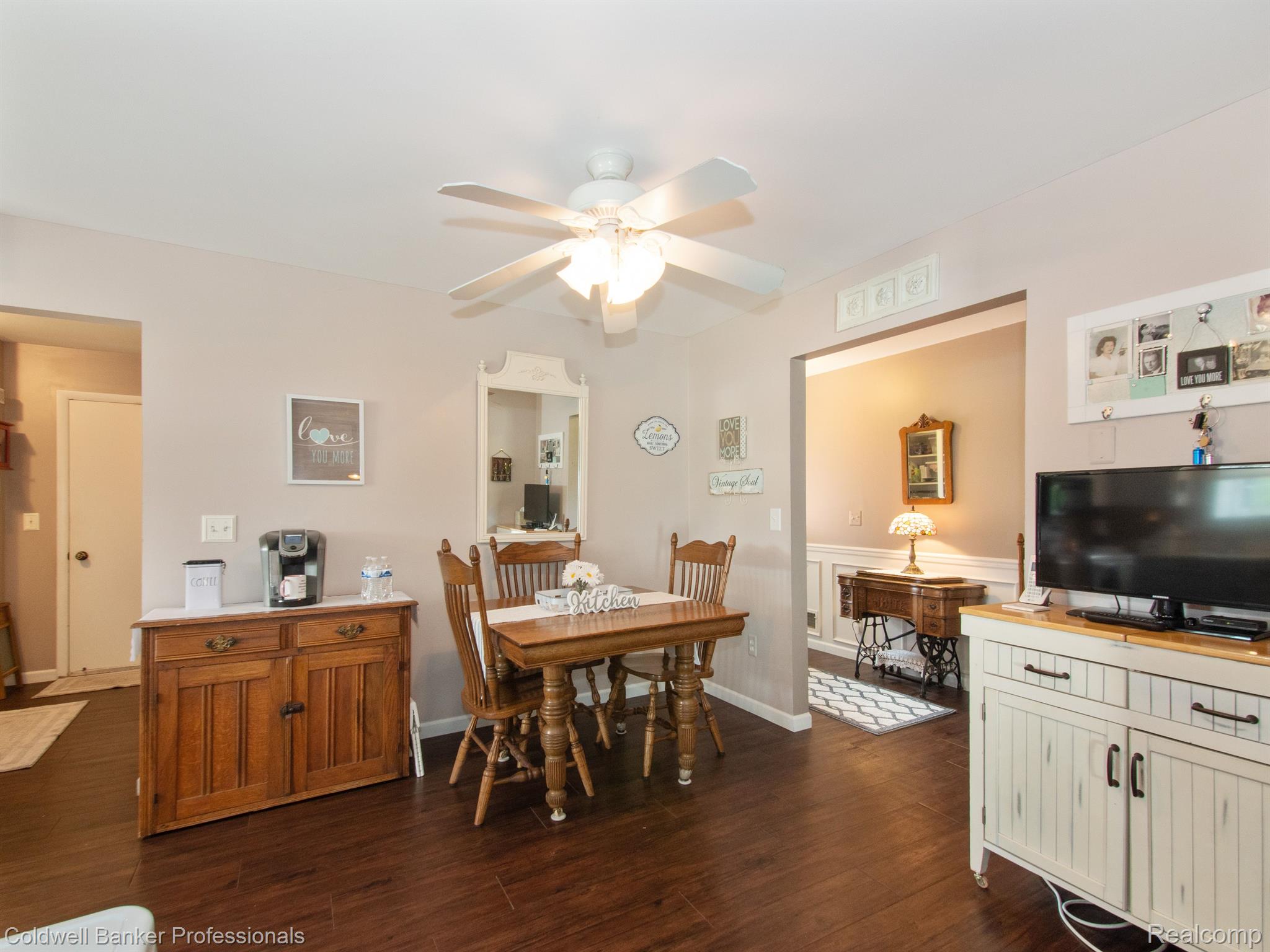 995 Briston Drive Rochester, MI 48307 - Photo 5 of 33 View of Dining Area!