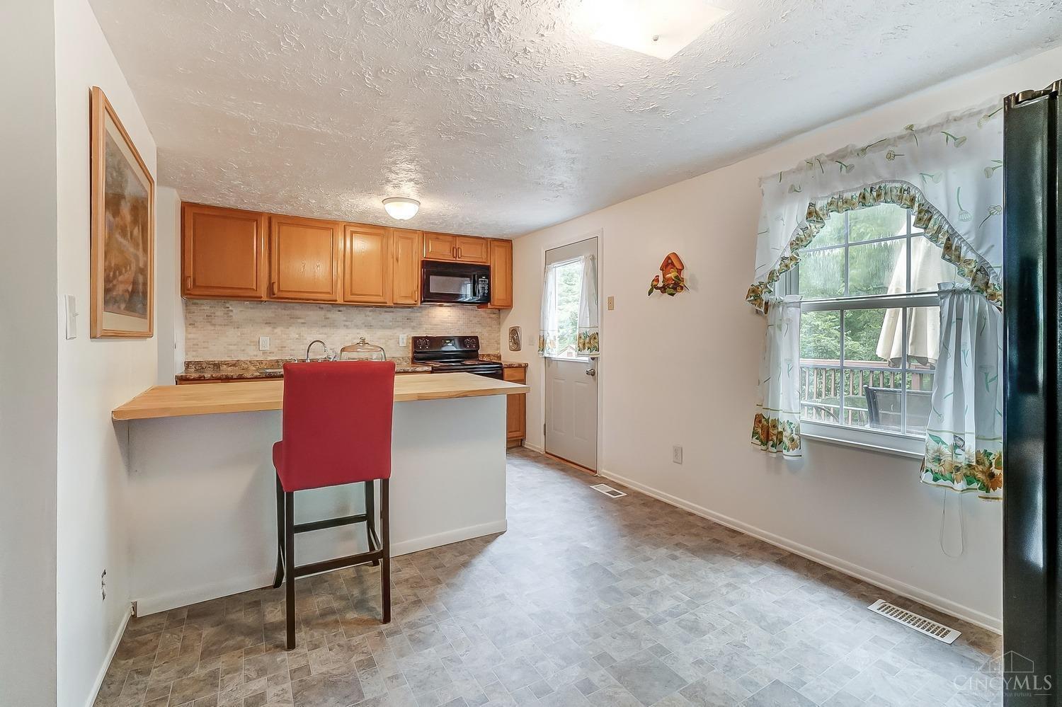1373 Wade Road Milford, OH 45150 - Photo 8 of 30 Gallery Image 8