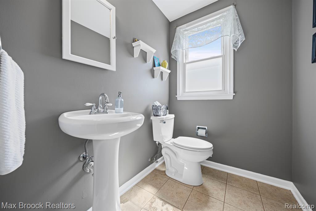 29884 Fox Grove Road Farmington Hills, MI 48334 - Photo 21 of 64