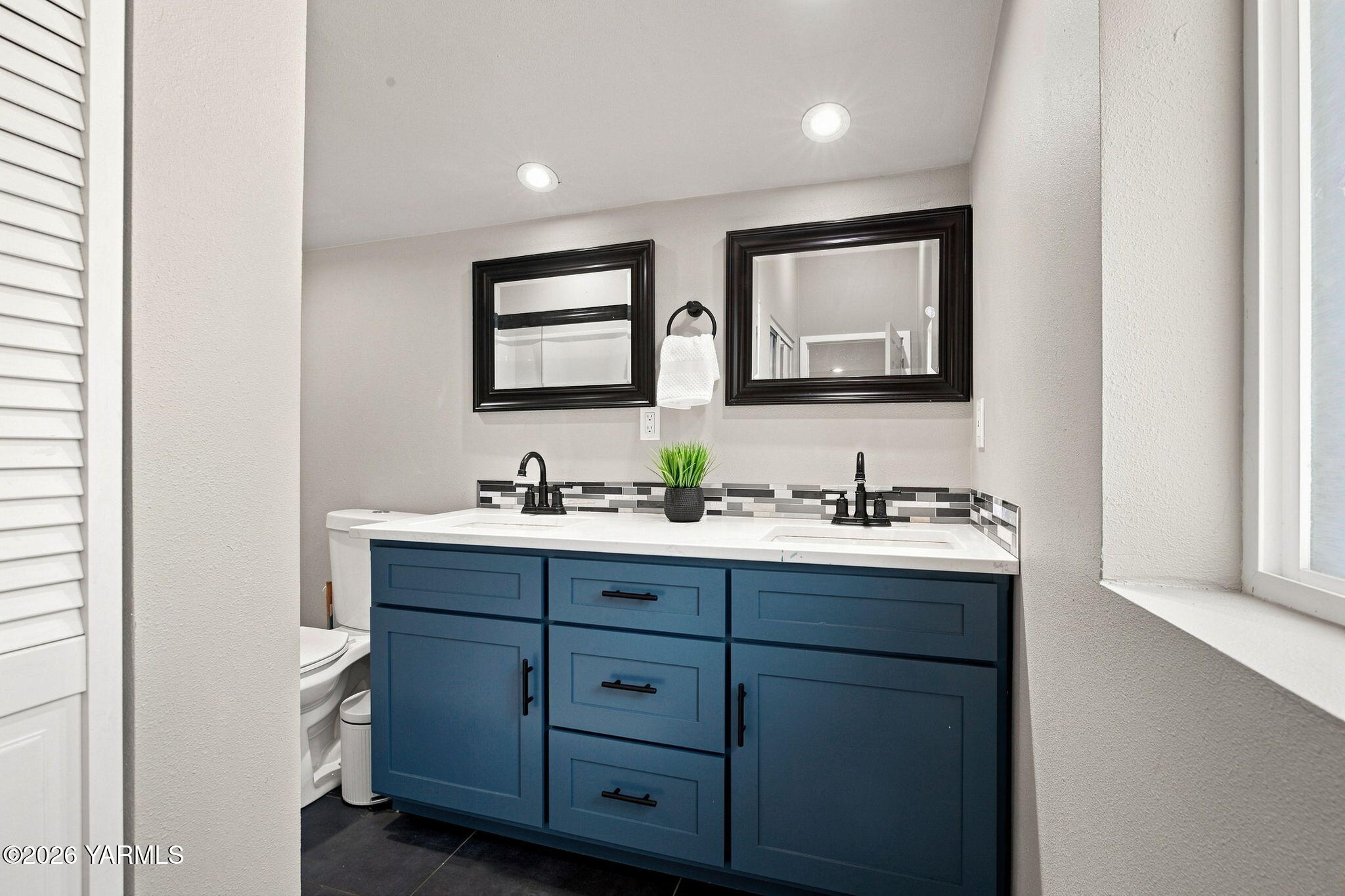 191 Klockhamer Road Naches, WA 98937 - Photo 22 of 32 Primary Ensuite Bathroom
