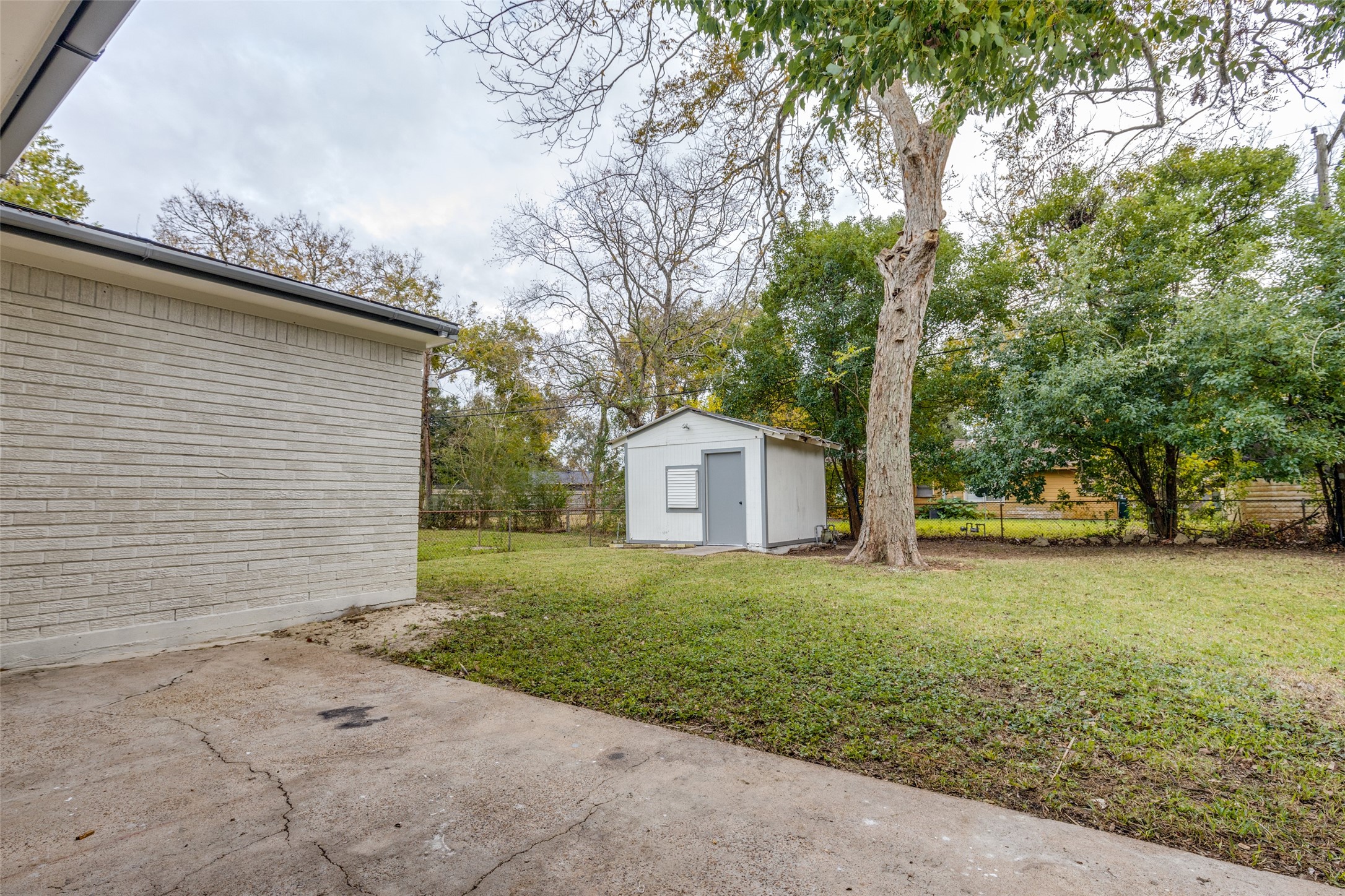 2545 Jackson La Marque, TX 77568 - Photo 27 of 30 a view of a back yard of the house