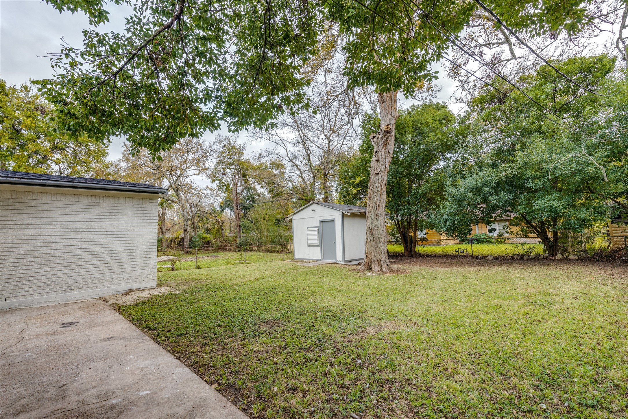 2545 Jackson La Marque, TX 77568 - Photo 28 of 30 a view of a backyard with large trees