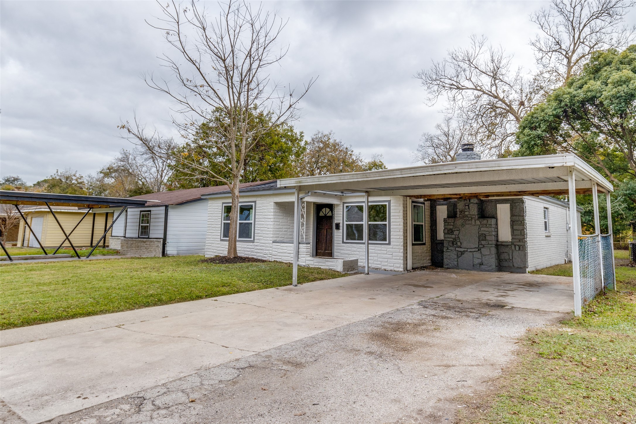 2545 Jackson La Marque, TX 77568 - Photo 3 of 30 a view of a house with a yard and large tree