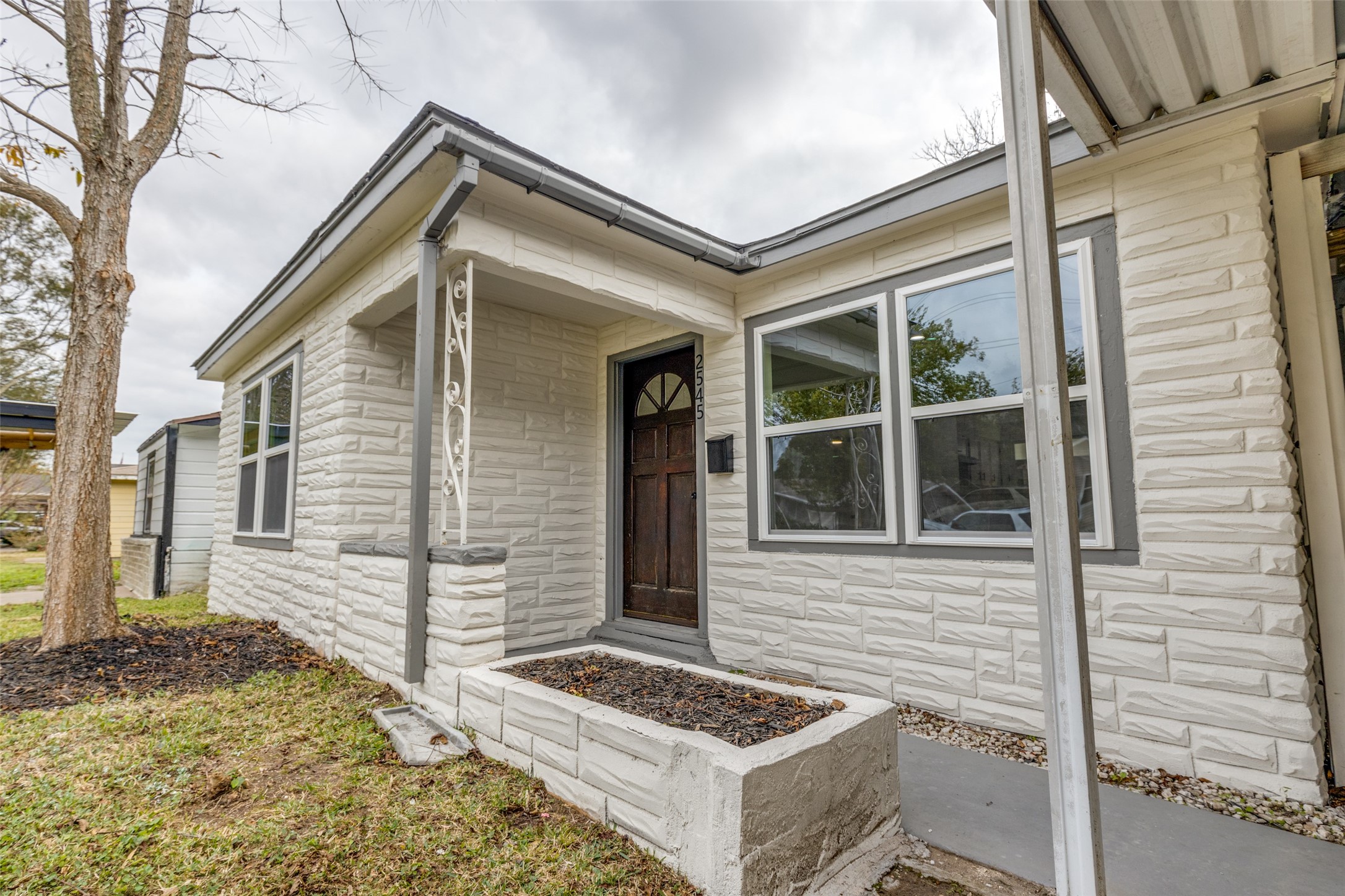 2545 Jackson La Marque, TX 77568 - Photo 4 of 30 a view of house and front door