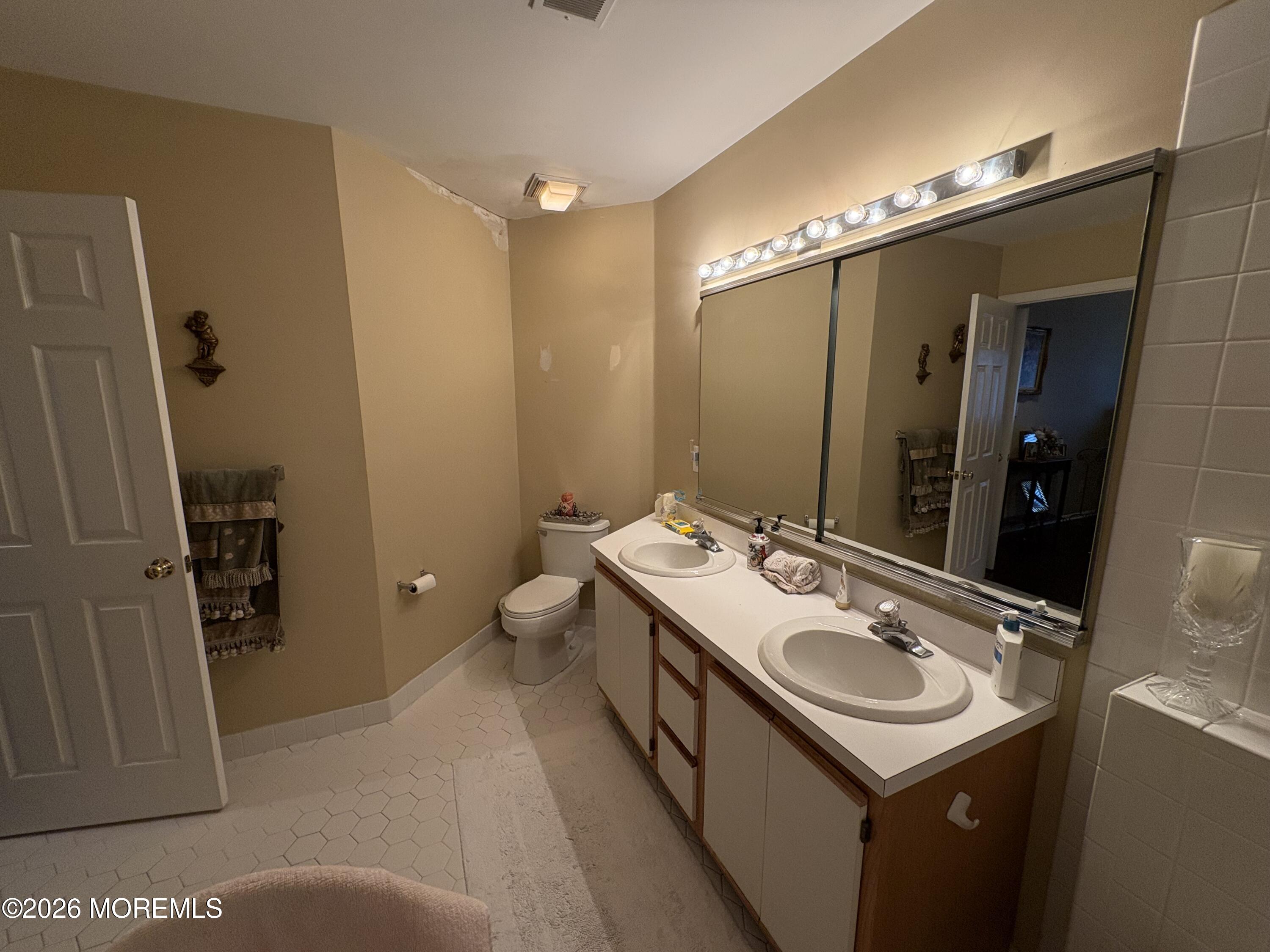 71B Winthrop Road, Unit 71A Monroe Township, NJ 08831 - Photo 18 of 24 IMG_6135