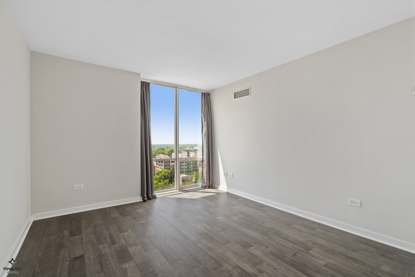 1640 Maple Avenue, Unit 1205 Evanston, IL 60201 - Photo 14 of 25 an empty room with wooden floor and windows