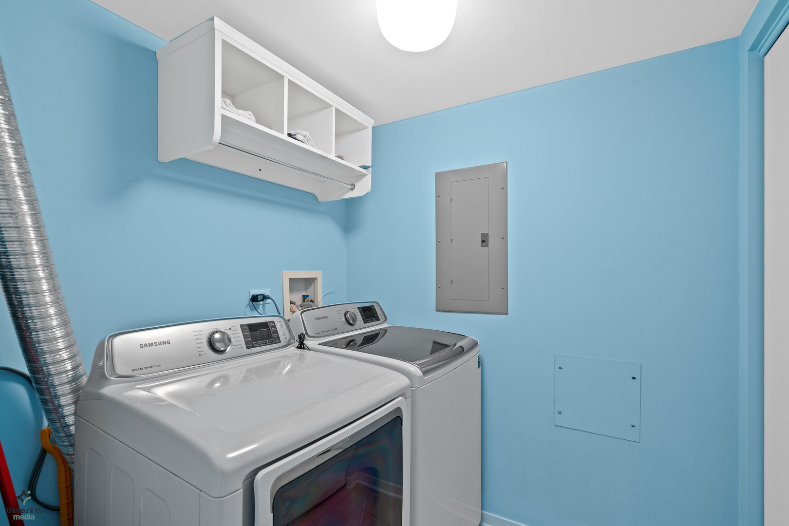1640 Maple Avenue, Unit 1205 Evanston, IL 60201 - Photo 19 of 25 a utility room with dryer and washer