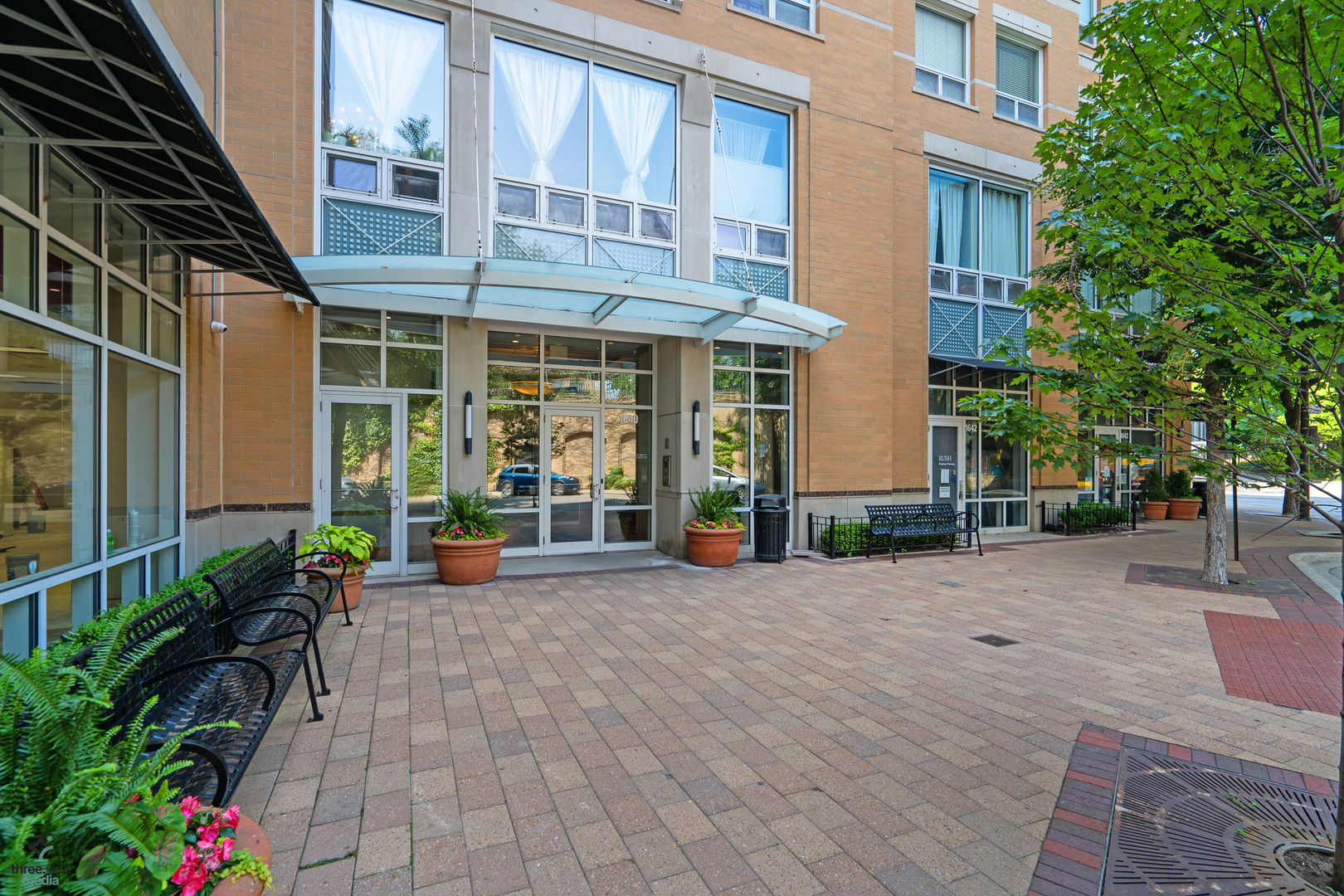1640 Maple Avenue, Unit 1205 Evanston, IL 60201 - Photo 2 of 25 a view of a building with sitting area