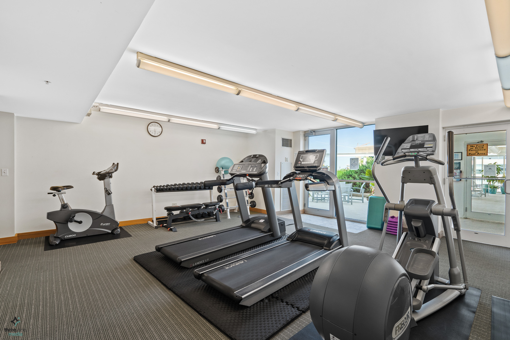 1640 Maple Avenue, Unit 1205 Evanston, IL 60201 - Photo 24 of 25 a view of a room with gym equipment