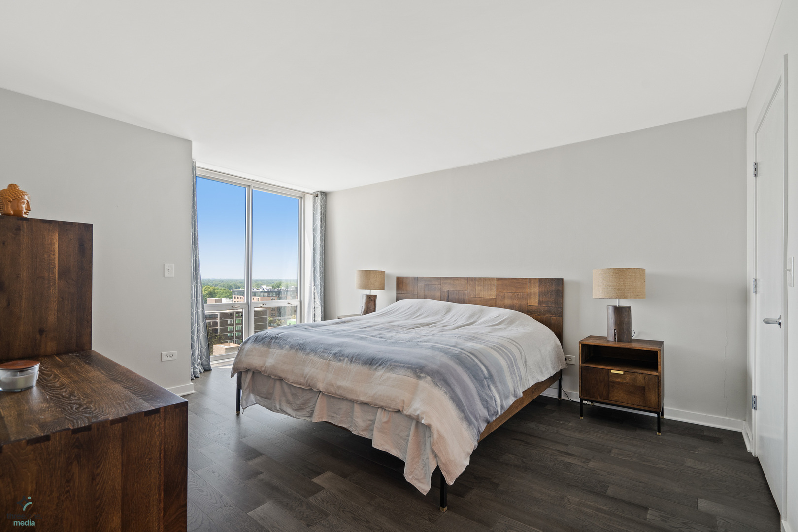 1640 Maple Avenue, Unit 1205 Evanston, IL 60201 - Photo 10 of 25 a bedroom with a bed and a flat screen tv