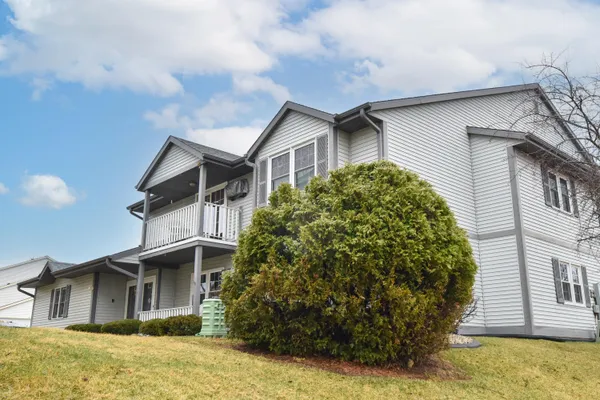 $275,000 | 810 Rockingham Court, Unit C, West Bend, WI 53090