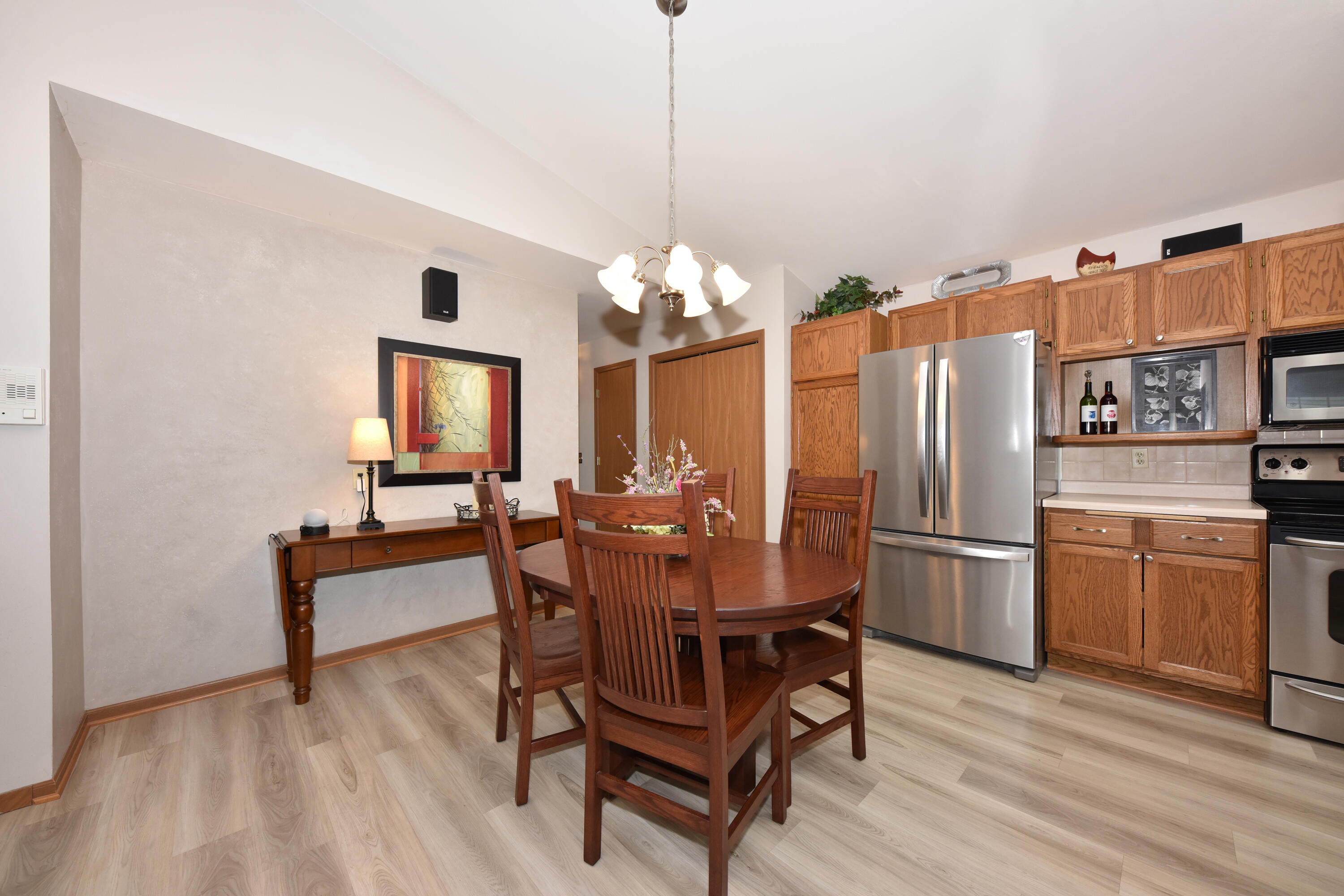 810 Rockingham Court, Unit C West Bend, WI 53090 - Photo 5 of 35 EUP_9107