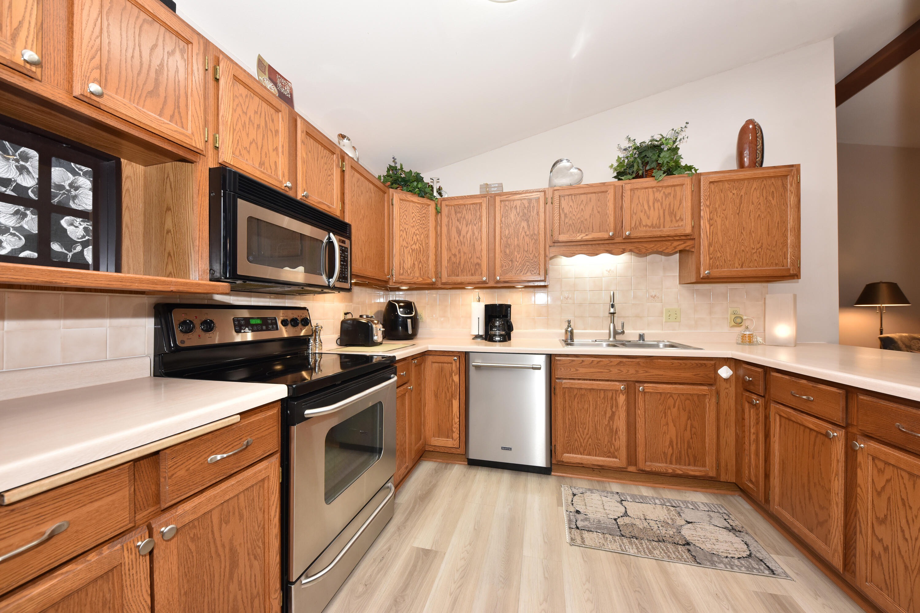 810 Rockingham Court, Unit C West Bend, WI 53090 - Photo 8 of 35 EUP_9110