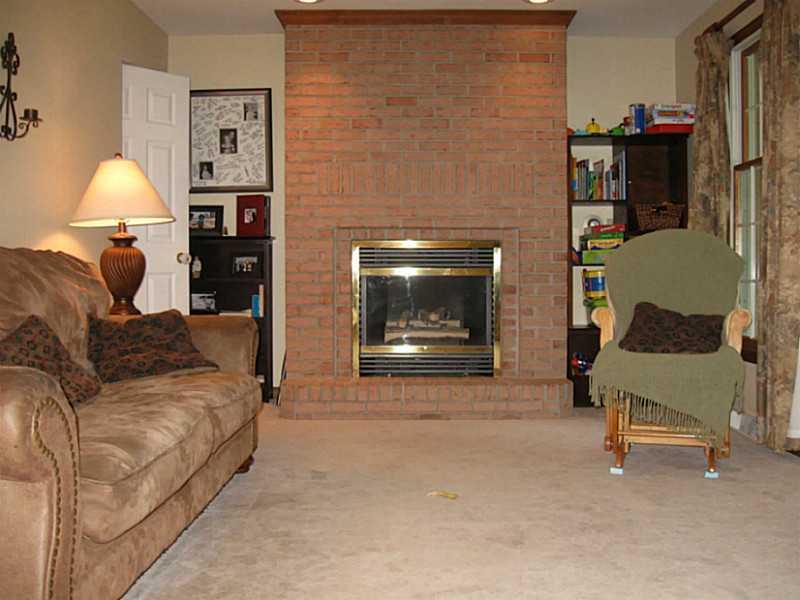 4130 Tuscarawas Road Beaver, PA 15009 - Photo 7 of 23 Living Room.