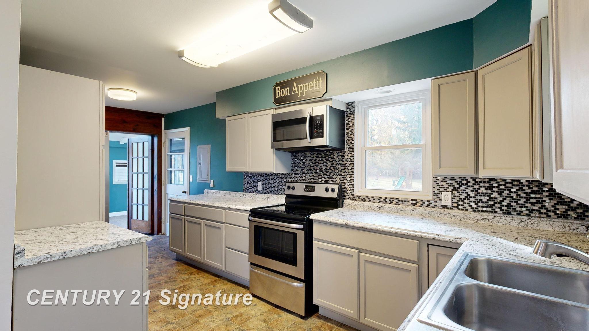 7035 Coldwater Road Flushing, MI 48433 - Photo 9 of 35