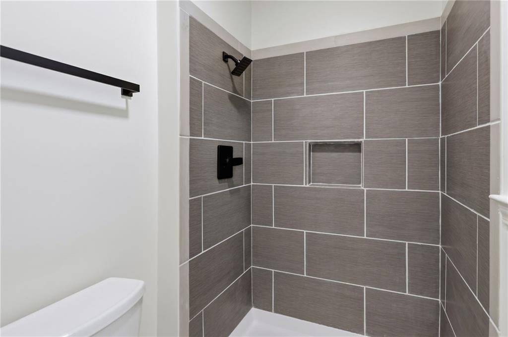 10223 Rosehill Road Lenexa, KS 66215 - Photo 28 of 39 Gallery Image 28