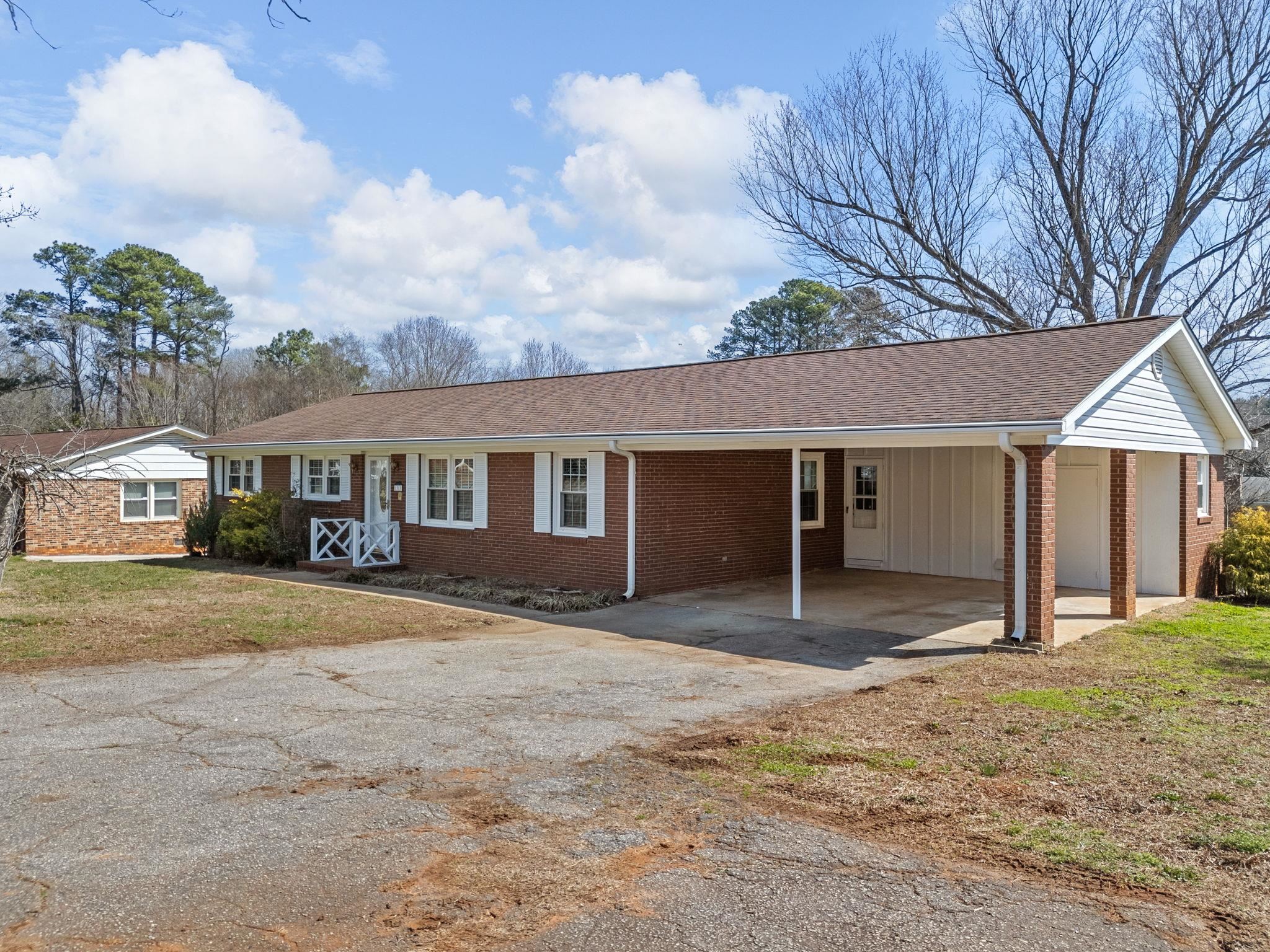 1313 Springfield Road Boiling Springs, SC 29316 - Photo 4 of 40 Gallery Image 4