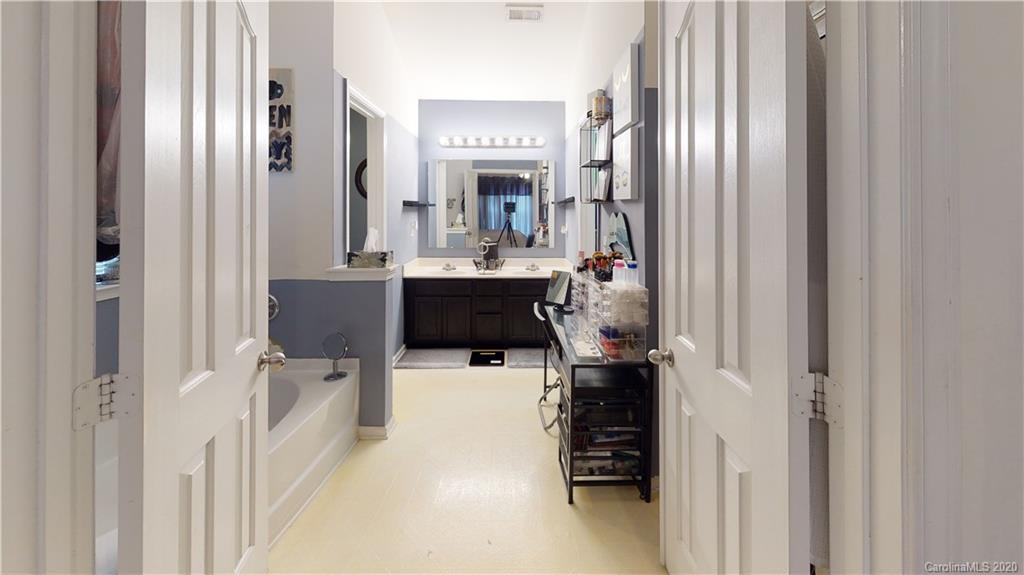 813 Harrier Road Charlotte, NC 28216 - Photo 17 of 46 Gallery Image 17
