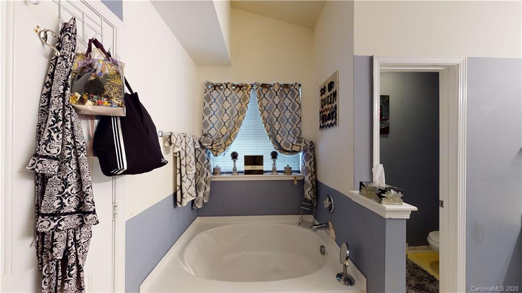 813 Harrier Road Charlotte, NC 28216 - Photo 18 of 46 Gallery Image 18