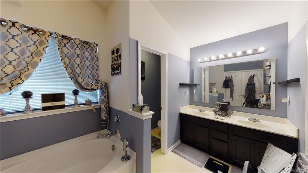 813 Harrier Road Charlotte, NC 28216 - Photo 19 of 46 Gallery Image 19