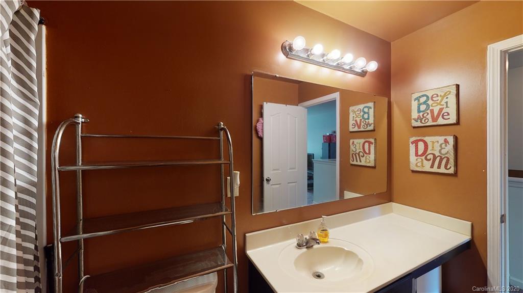813 Harrier Road Charlotte, NC 28216 - Photo 30 of 46 Gallery Image 30