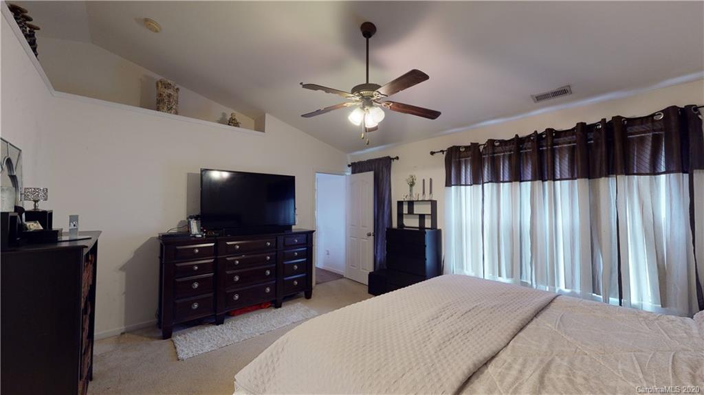 813 Harrier Road Charlotte, NC 28216 - Photo 36 of 46 Gallery Image 36
