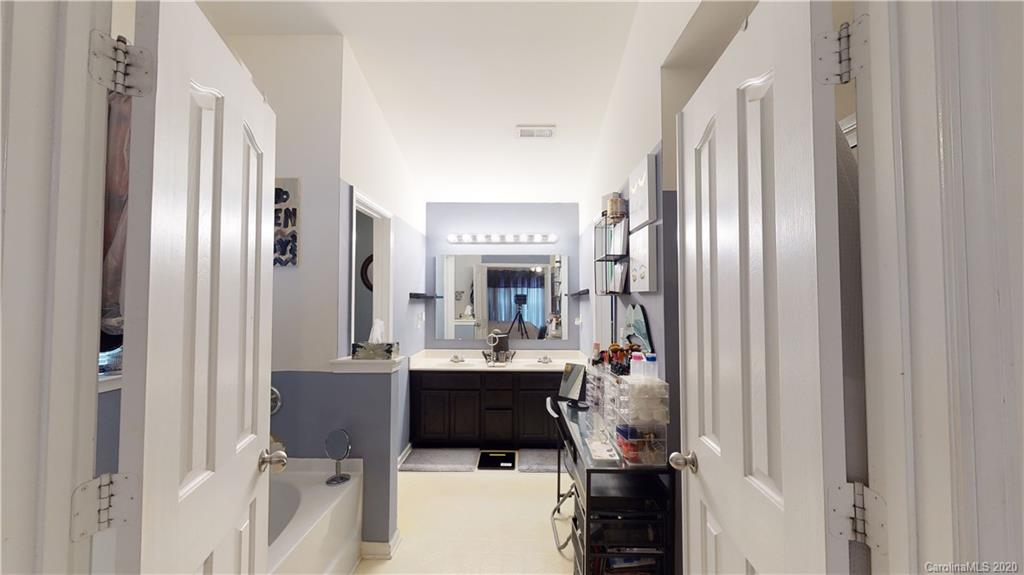 813 Harrier Road Charlotte, NC 28216 - Photo 37 of 46 Gallery Image 37