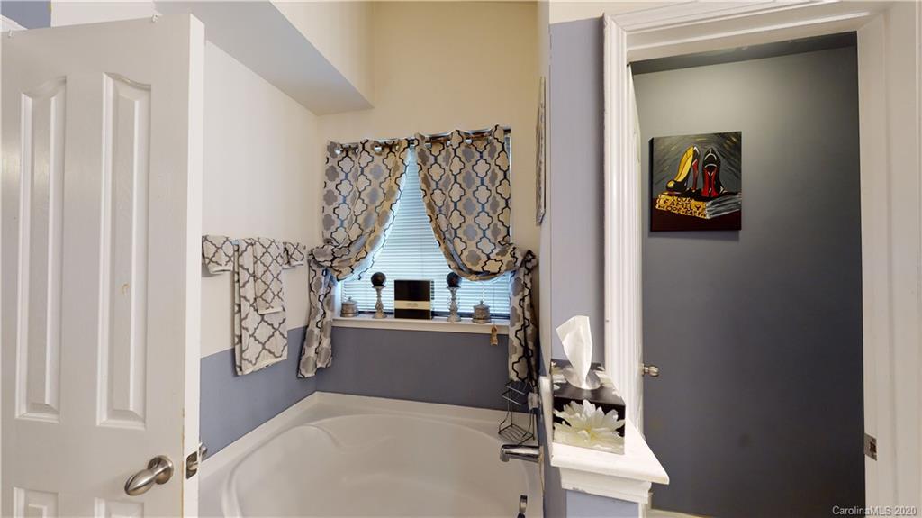 813 Harrier Road Charlotte, NC 28216 - Photo 40 of 46 Gallery Image 40