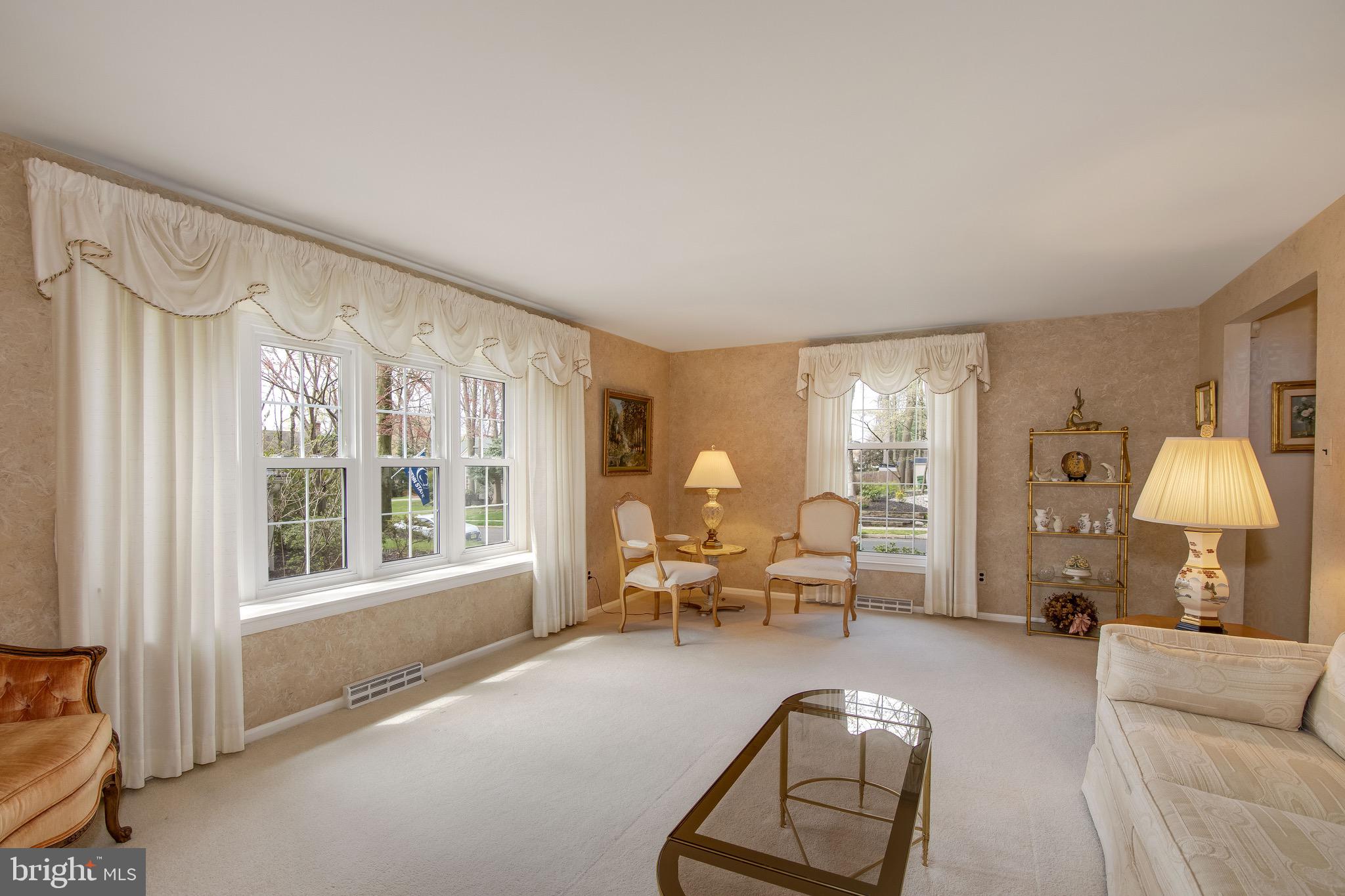 111 Partree Road Cherry Hill, NJ 08003 - Photo 4 of 40 Living Room