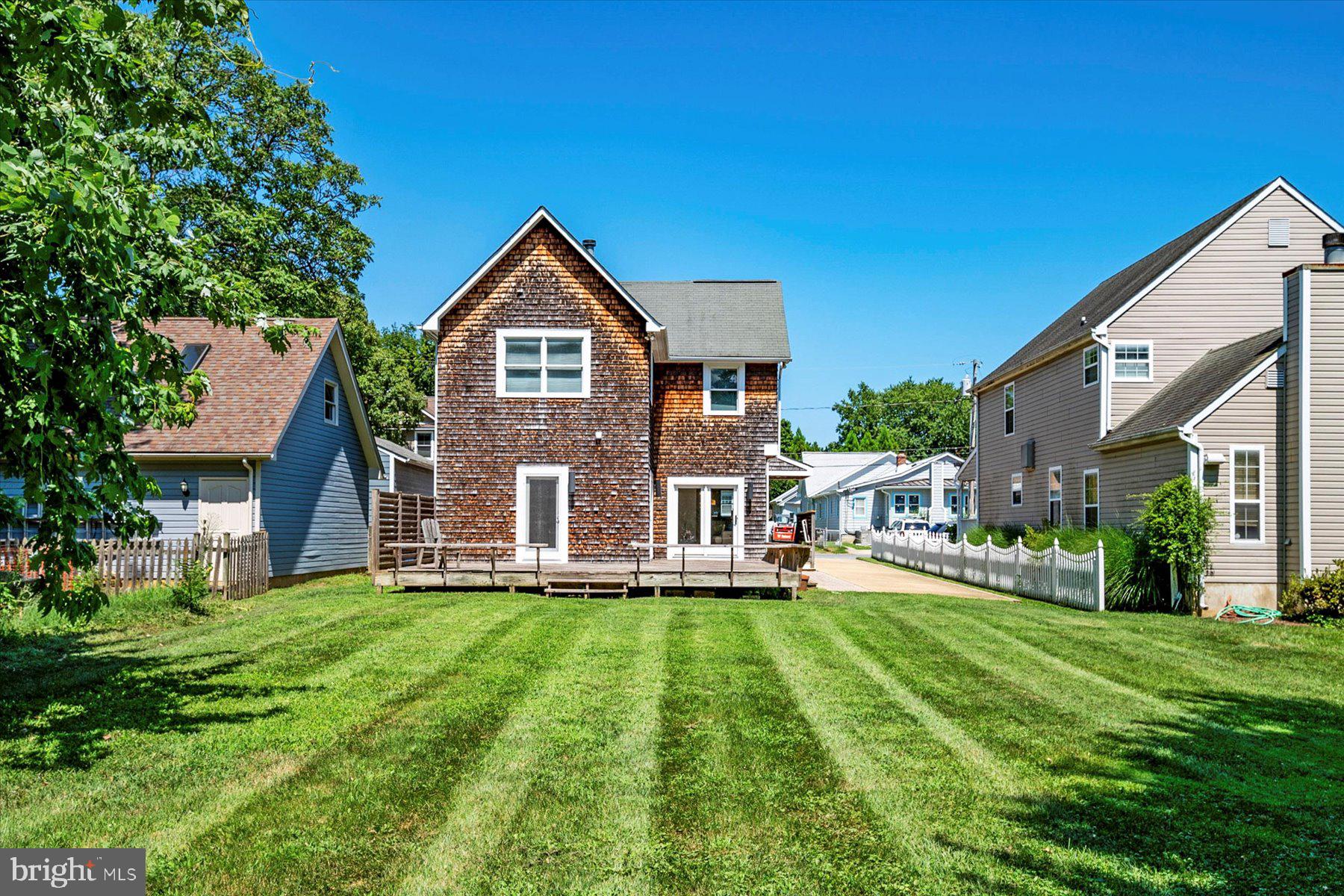 514 Fourth Street Annapolis, MD 21403 - Photo 31 of 40 Huge level back yard