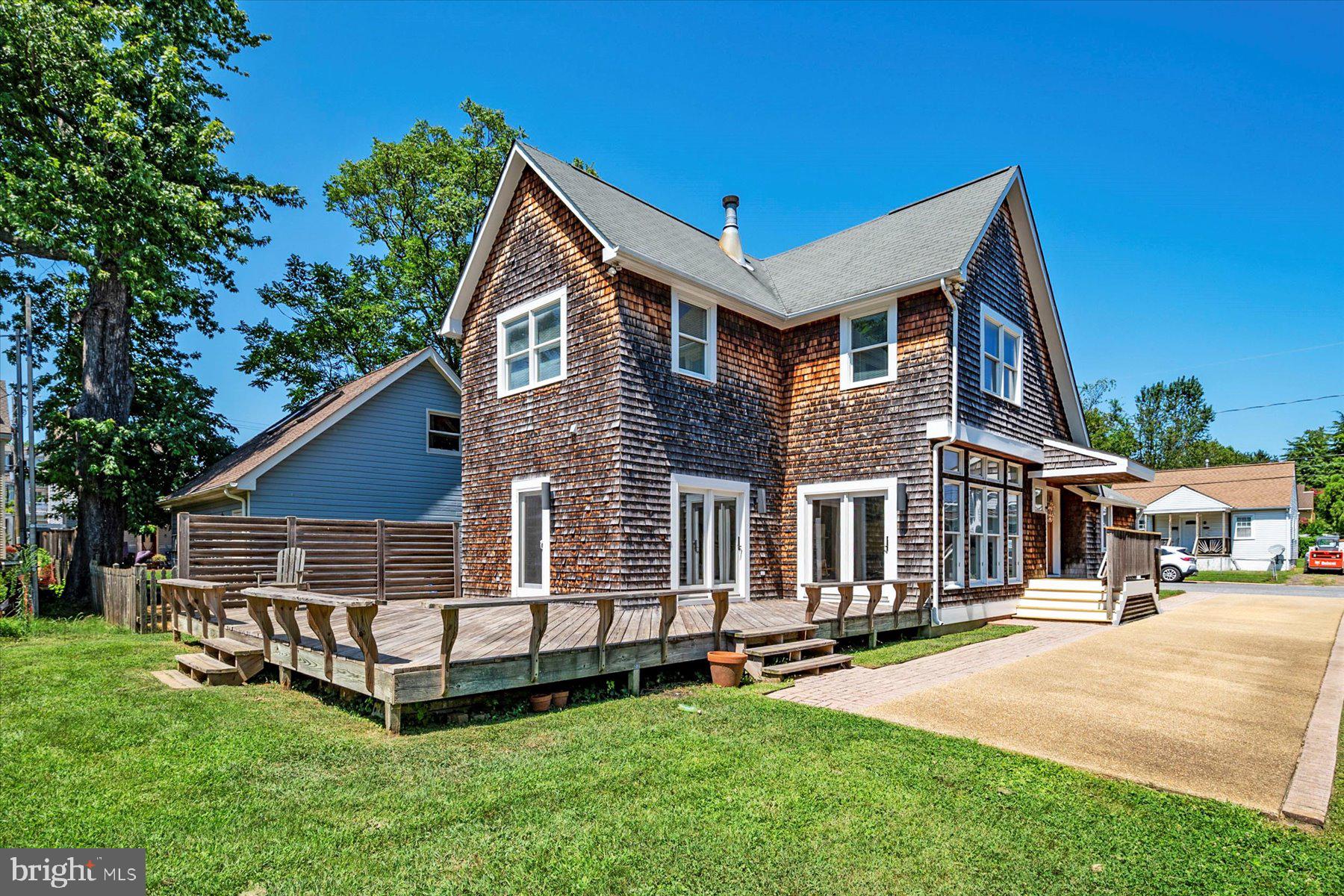 514 Fourth Street Annapolis, MD 21403 - Photo 36 of 40 Private deck for entertaining