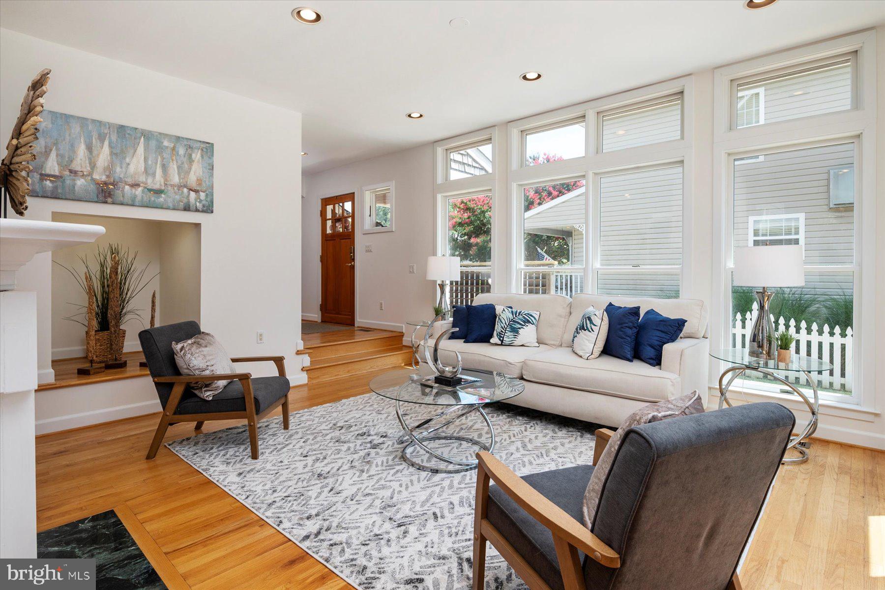 514 Fourth Street Annapolis, MD 21403 - Photo 8 of 40 Floor to ceiling windows