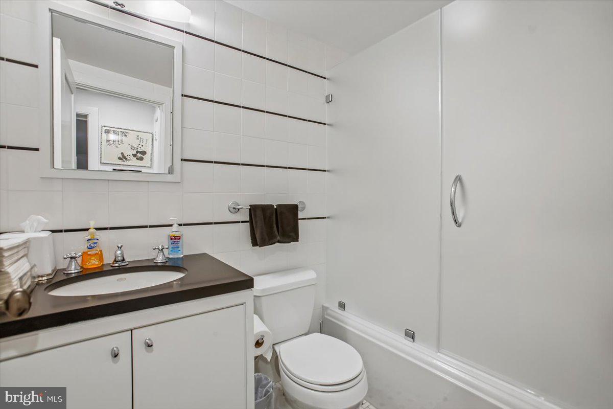 700 Belgrove Road McLean, VA 22101 - Photo 62 of 74 Bedroom #6 full bath