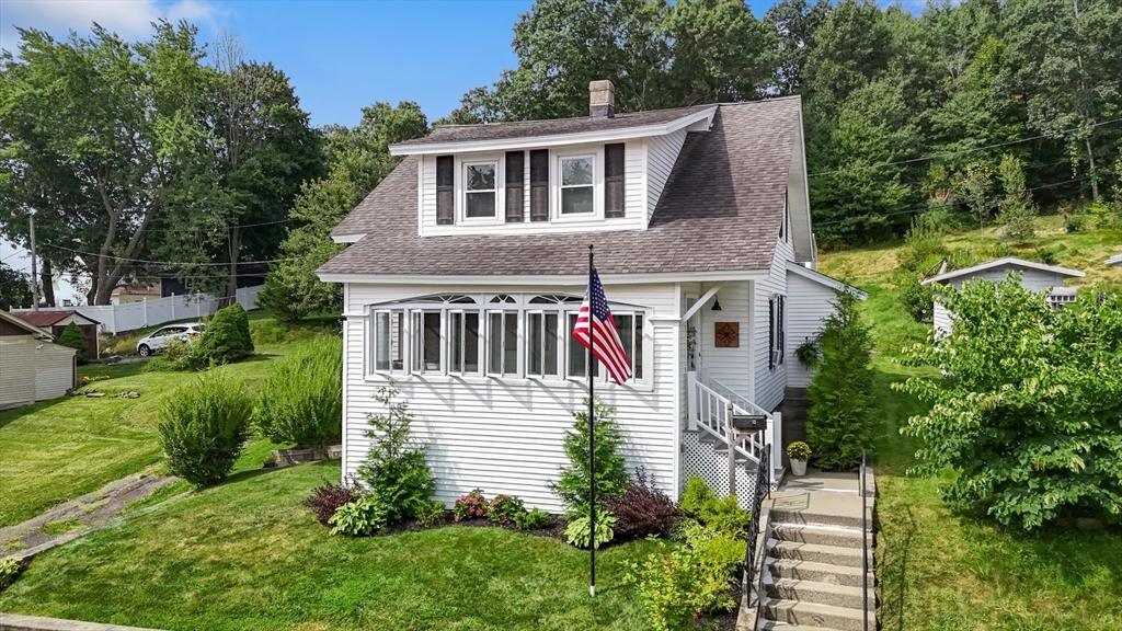 13 Gordon Street Worcester, MA 01604 - Photo 1 of 38 Gallery Image 1