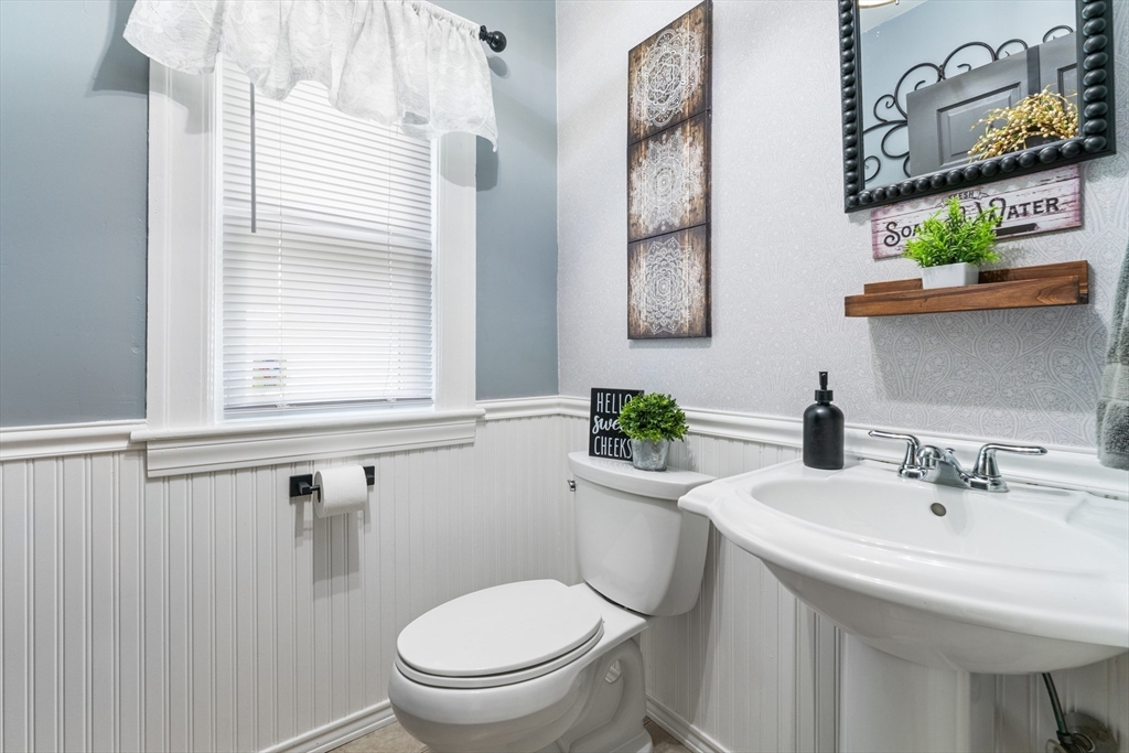 13 Gordon Street Worcester, MA 01604 - Photo 18 of 38 Gallery Image 18