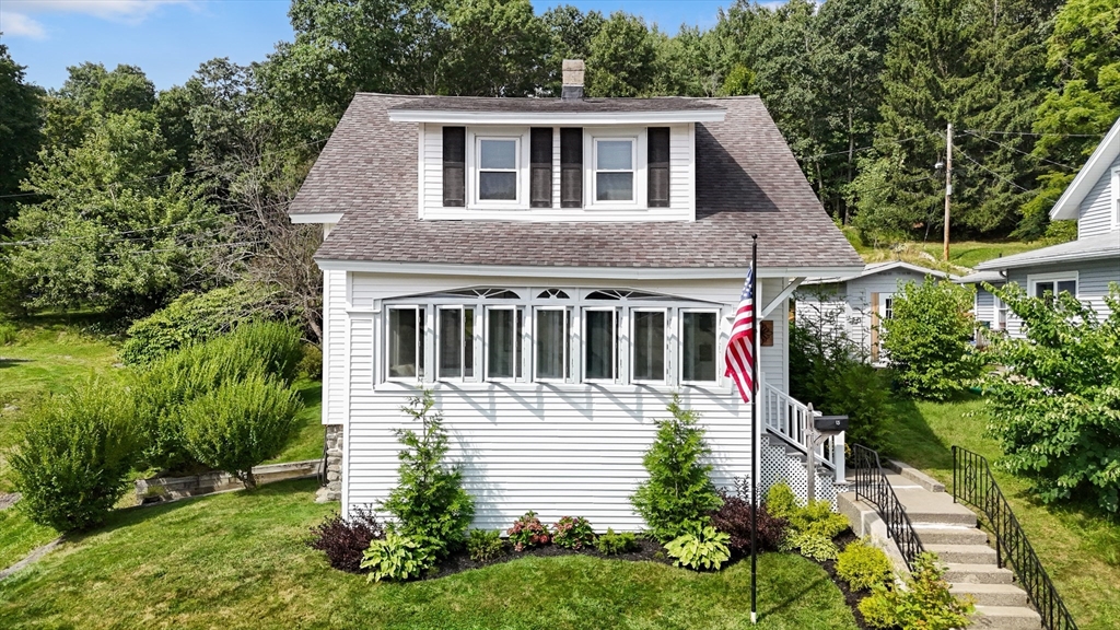 13 Gordon Street Worcester, MA 01604 - Photo 2 of 38 Gallery Image 2