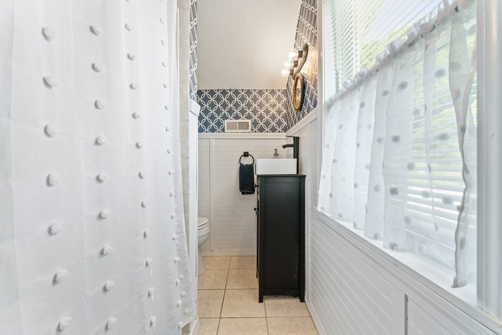 13 Gordon Street Worcester, MA 01604 - Photo 27 of 38 Gallery Image 27
