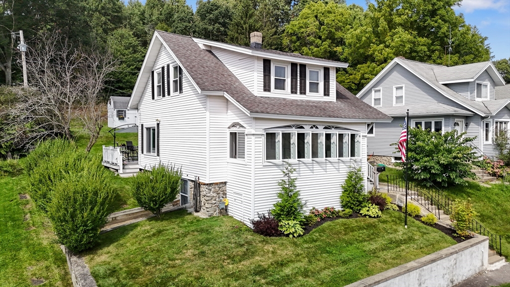 13 Gordon Street Worcester, MA 01604 - Photo 3 of 38 Gallery Image 3