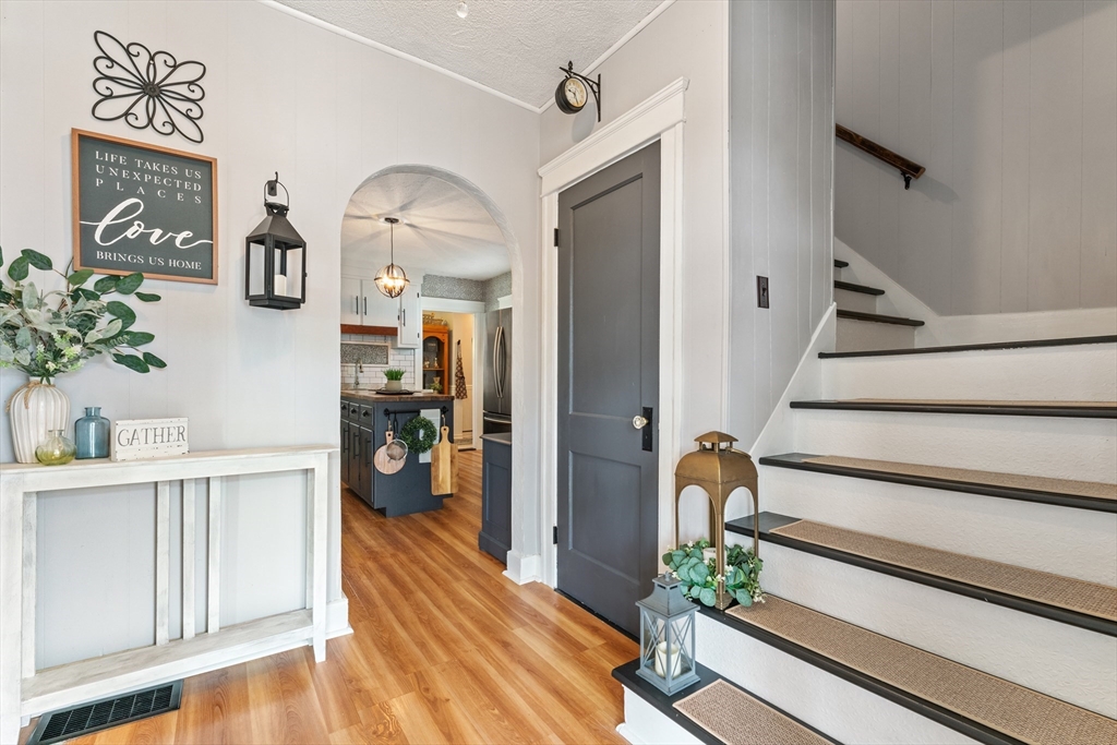 13 Gordon Street Worcester, MA 01604 - Photo 7 of 38 Gallery Image 7