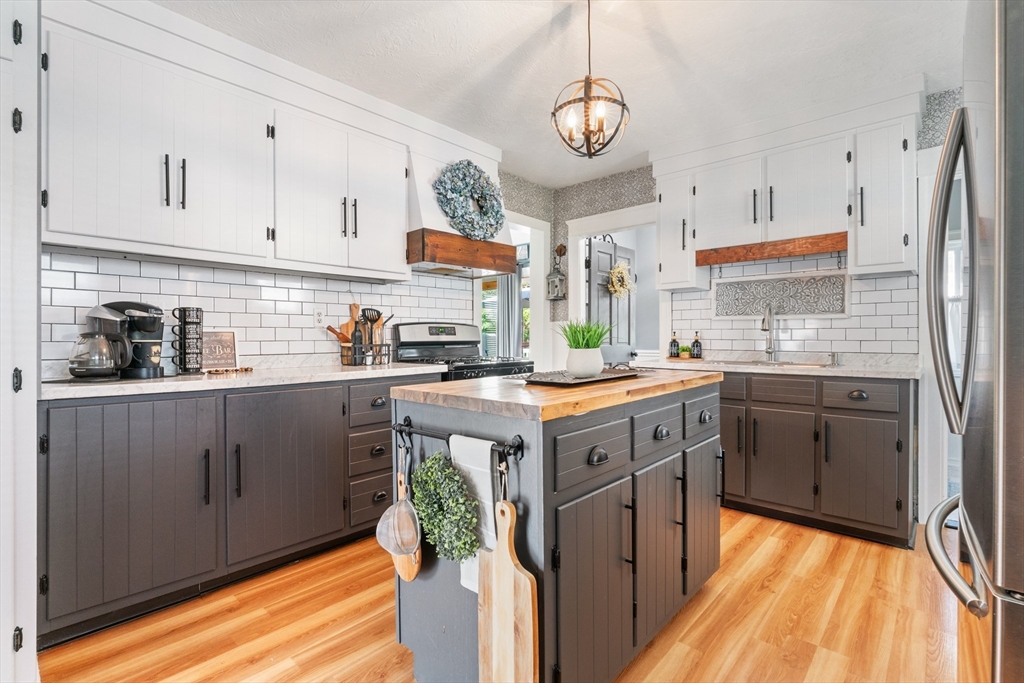 13 Gordon Street Worcester, MA 01604 - Photo 8 of 38 Gallery Image 8