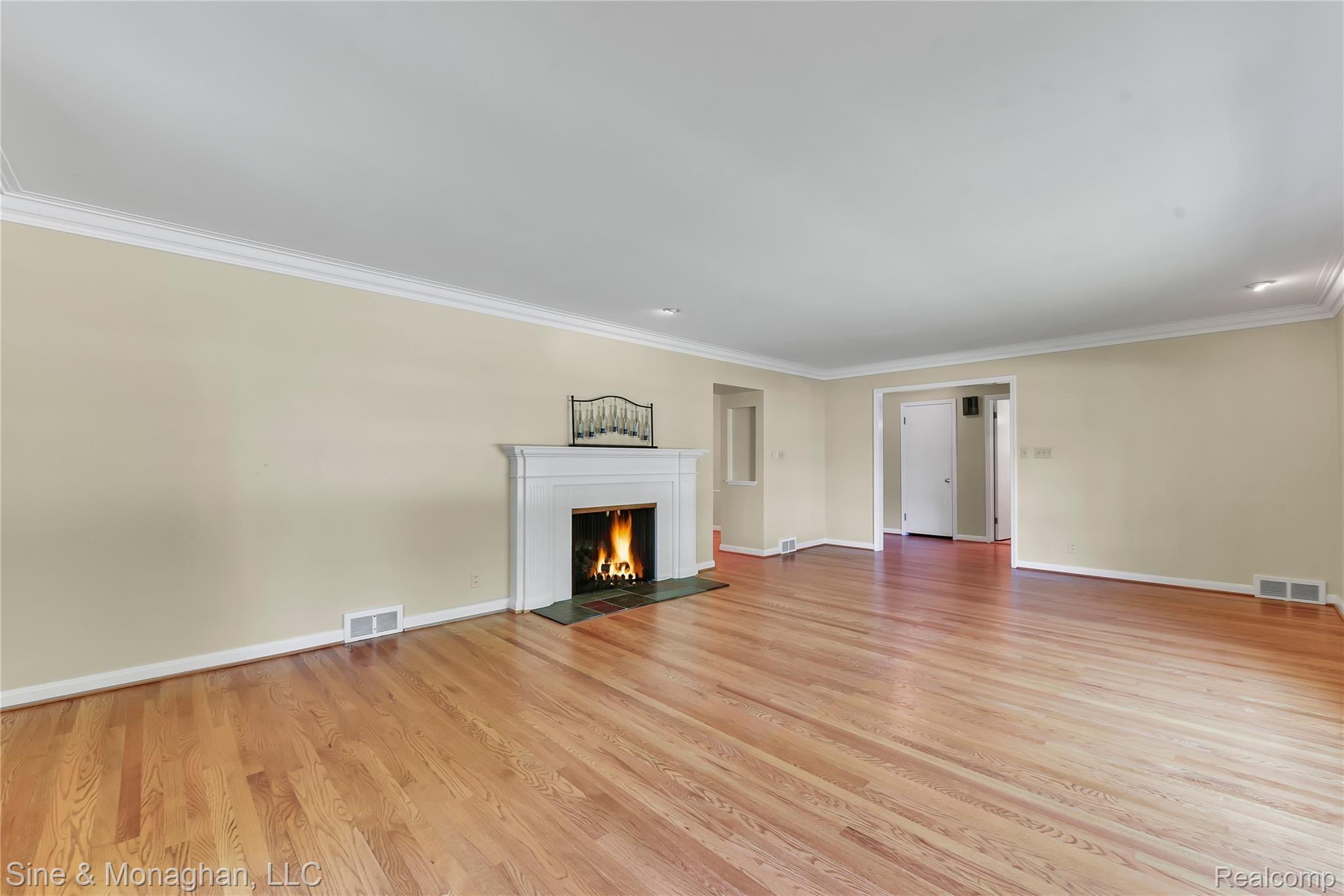 927 North Renaud Road Grosse Pointe, MI 48236 - Photo 4 of 36 927 Renaud - HD Drone Photography-16.jpg