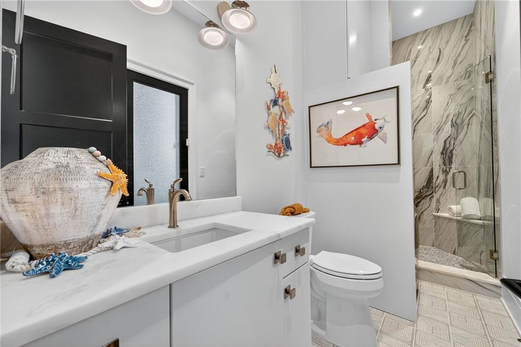 3565 Rivers Call Boulevard Atlanta, GA 30339 - Photo 71 of 78 a bathroom with a sink a toilet and shower