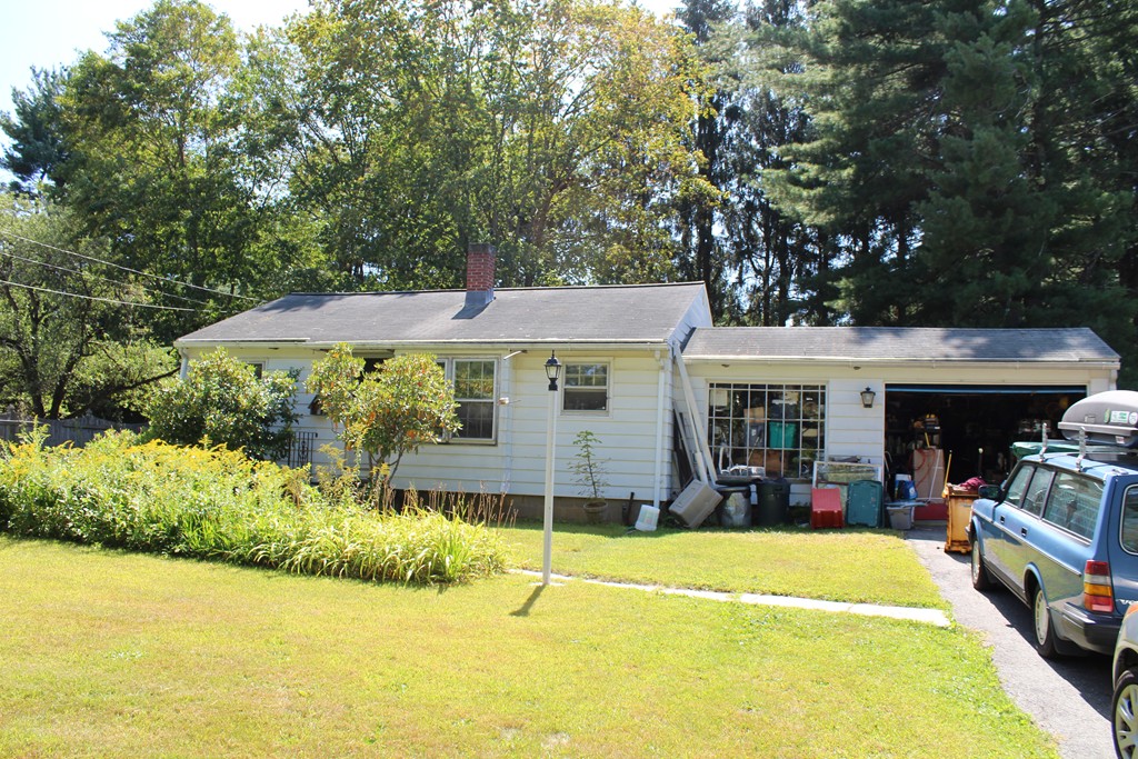 10 Monson Road Wales, MA 01081 - Photo 2 of 7