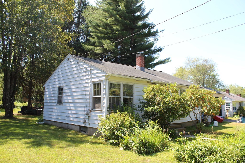 10 Monson Road Wales, MA 01081 - Photo 3 of 7
