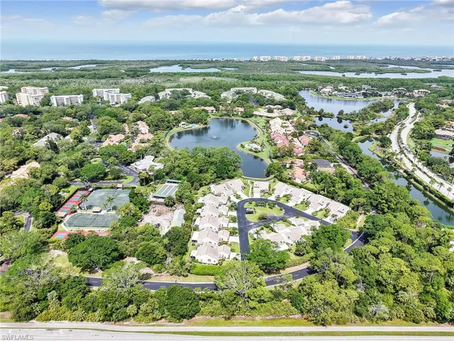 $445,000 | 15337 Wimborne Lane, Unit 5, Naples, FL 34110