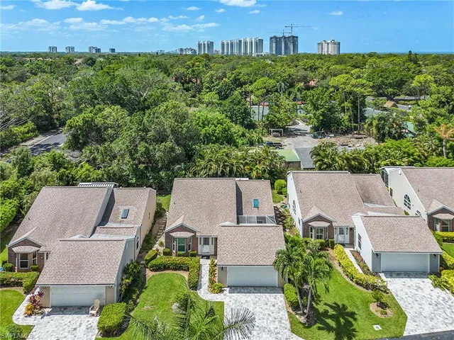 $445,000 | 15337 Wimborne Lane, Unit 5, Naples, FL 34110